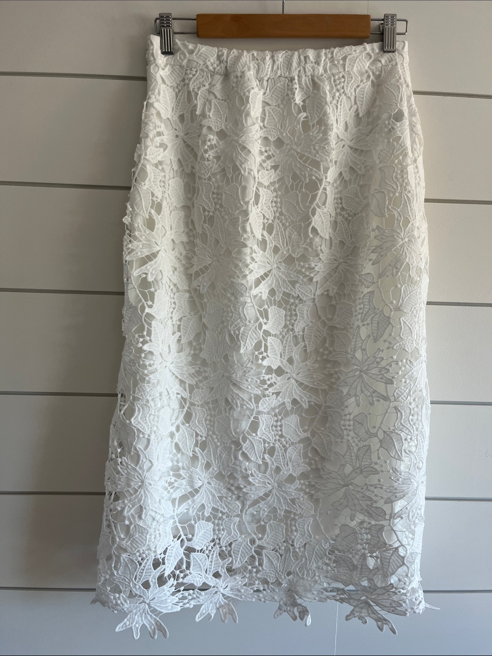 Lucy Paris Floral Lace Midi Skirt NWT Size Small - Picture 4 of 4